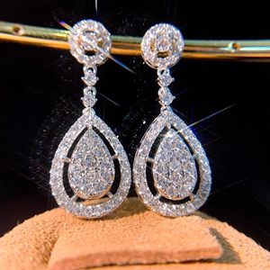 18k白金满钻豪华钻石水滴形耳钉 1.5克拉钻石耳饰水滴钻石耳坠 女