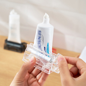 日本KM立式牙膏挤旋钮式挤牙膏器省力牙膏挤压器透明色