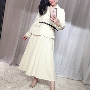09.05韩国单 浅黄色小清新时尚套装 西装外套+百褶长款半裙两件套