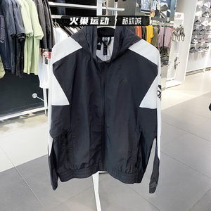 adidas阿迪达斯男子新款运动黑白拼接连帽防风梭织夹克外套he7428