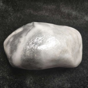 新疆戈壁玉金丝玉宝石光/1.1斤哈密地表料细料青花原石