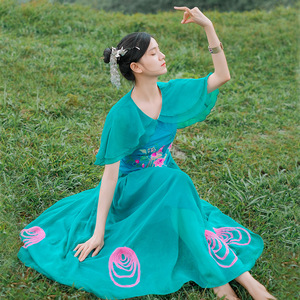 孔雀蓝绿连衣裙