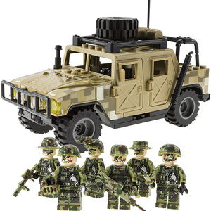 兼容乐高军事悍马武装越野车防暴装甲车沙漠反恐h1突击吉普车玩具