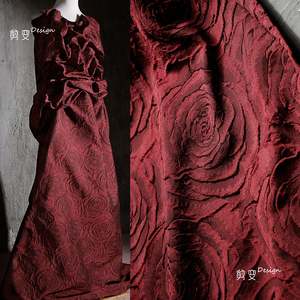 暗红玫瑰浮雕立体花朵提花布料创意高档外衣裤子礼服装设计师面料