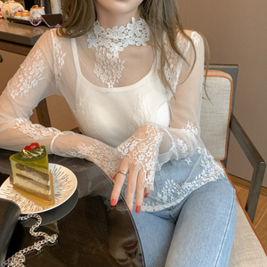 2020甜美女装新款白色蕾丝打底衫女长袖内搭网纱大码透明镂空上衣