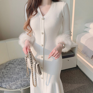 韩国chic秋季法式气质V领修身显瘦长袖针织鱼尾连衣裙配毛毛手围