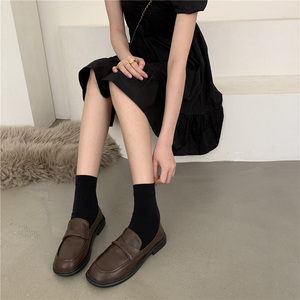 潮牌英伦黑色复古jk小皮鞋袜子搭配2022新款乐福鞋女一脚蹬懒人鞋