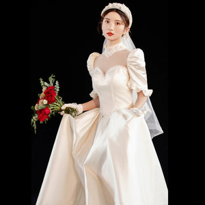 缎面婚纱法式2024新款新娘简约赫本齐地复古白色迎宾旅拍礼服春季