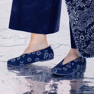 生活在左蓝印花布系列2021秋季新品复古纯棉低帮休闲鞋子单鞋女