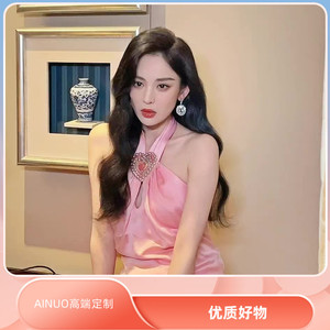 古力娜扎同款挂脖吊带露背粉色水钻爱心绸面连衣裙女2022春夏新款