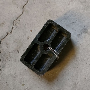 适用于福田戴姆勒欧曼etx前钢板弹簧垫板est弓子板限位垫块gtl