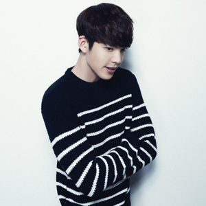 继承者们崔英道同款金宇彬男士条纹拼色针织衫韩版复古套头毛衣潮