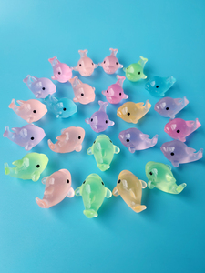 可爱夜光七彩小海豚鲸鱼摆件树脂迷你公仔小动物模型儿童玩具装饰