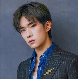 易烊千玺同款假发韩版帅气中分刘海男士短直发隐形自然cos型发套