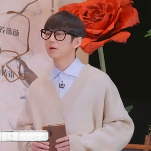 原版大侦探7何炅同款毛衣针织衫v领拼接条纹针织上衣男女衣服潮