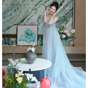 蓝色晨袍高级感气质新娘订婚蓬蓬裙法式挂脖露背结婚出阁敬酒礼服