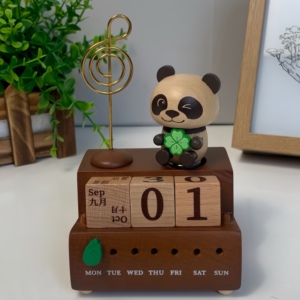 创意摆件熊猫日历八音盒木质品玩具节日礼物万年历音乐盒发条手动
