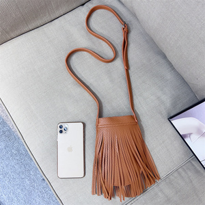 新款散步斜挎流苏手机包纯色竖款轻便单肩手机袋时尚百搭小包包