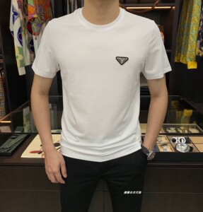 prada/普拉达夏季新款男装短袖t恤时尚三角标丝光棉圆领打底衫男
