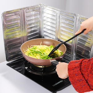 日本厨房煤气灶台挡油板炒菜防油溅挡板隔热板耐高温隔油防油挡板