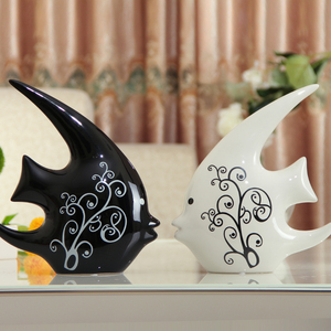 家居饰品客厅电视柜装饰品简约创意情侣摆件结婚礼动物陶瓷黑白鱼