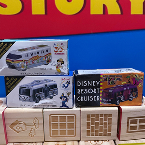 日本迪士尼tomy多美卡10周年30周年万圣节合金车绝版收藏