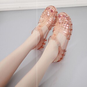 80年代怀旧凉鞋包头女夏季新款透明水晶果冻鞋网红爆款仙女范沙滩