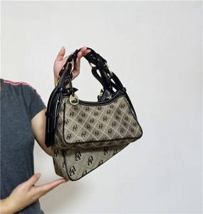 dooney bourke 正品db鸭子字母老花帆布腋下流浪汉包 现货中古包