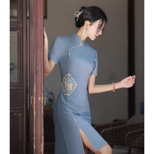 中国风改良旗袍女夏季2024新款年轻款气质高端中式小个子刺绣蓝色