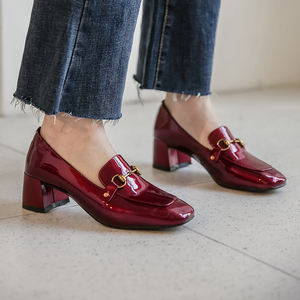 甘小曼漆皮乐福鞋女2021春季新英伦方头粗跟酒红色皮鞋四季鞋单鞋