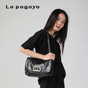 La pagayo/帕佳图2024小众设计酷感链条单肩腋下斜挎牛皮女包包