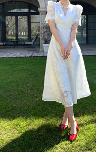 RoseFang【铃兰之夏】法式复古优雅白色剪花泡泡袖V领修身连衣裙