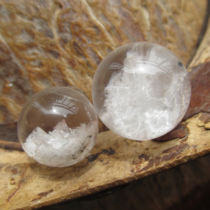 天然巴西特殊包裹体矩阵集合结晶透明方解石晶中晶小水晶球一对