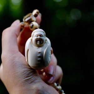 臻藏猛犸牙雕 赤子财神爷 纯手工雕刻猛犸象牙牌子手把件手串摆件