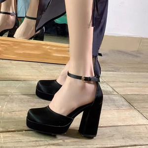 女人高跟鞋凉鞋