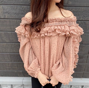 复古灯笼袖上衣一字肩