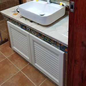 厕所柜门太空铝和多层板_(浴柜太空铝和多层实木哪个好)