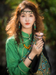 藏族服装女西藏旅游拍照写真服饰藏袍拉萨服饰夏季新款藏族衣服