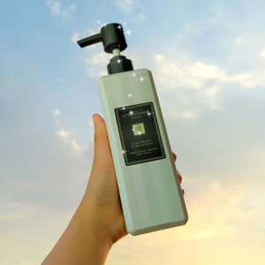 祖马龙洗发水护发素沐浴露套装小苍兰香水持久留香网红洗头膏男女