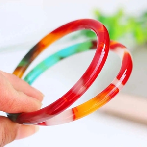 拍卖七彩玉叮当手镯天然鸡血红金丝玉少女款玉石彩玉圆条手镯子