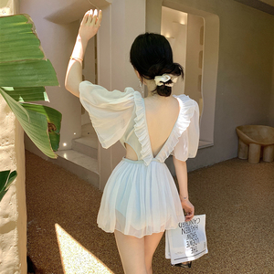 泳衣女夏遮肚2021新款连体裙式性感白色仙气聚拢露背显瘦游泳装