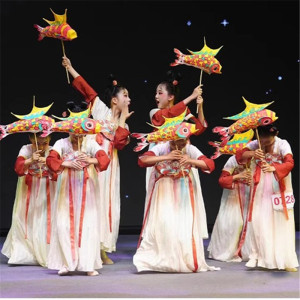 俏元夕儿童汉服演出服中国风古典舞正月十五夜舞蹈服装戏鱼灯道具