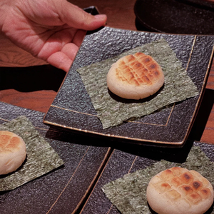 日式料理陶瓷餐具创意烧鸟盘寿司盘烤物盘烤肉店复古正方骨碟摆台