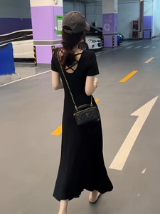 黑色短袖连衣裙女2024夏季新款镂空后背气质收腰显瘦中长款a字裙