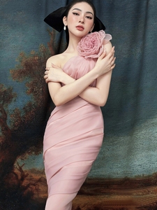 法式粉色斜肩花朵仙气优雅晚礼服宴会生日显瘦名媛小礼裙平时可穿