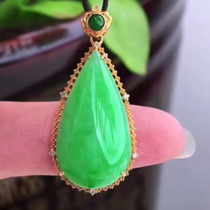 缅甸新款18k金镶嵌冰糯种满阳绿色水滴小吊坠鉴定天然a翡翠女挂坠
