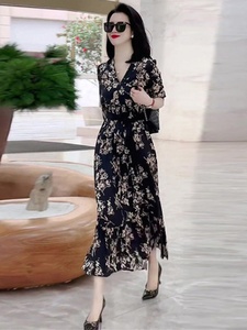杭州大牌真丝连衣裙子女装2023新款夏装法式V领气质收腰雪纺长裙