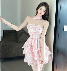 2022夏季新款法式碎花抹胸高腰连衣裙雪纺收腰海边度假蛋糕粉裙女