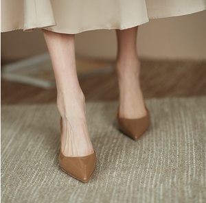 漆皮咖啡色高跟鞋