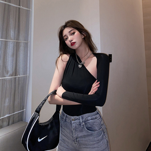 露肩长袖t恤不规则斜肩上衣女性感紧身黑色心机打底衫秋冬内搭潮